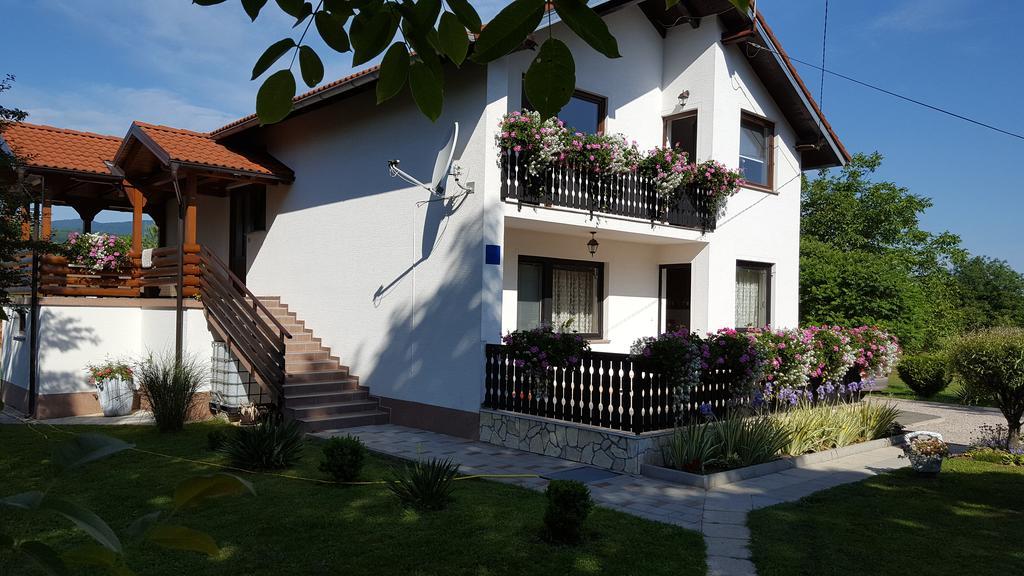 Apartment Lipa Irinovac Esterno foto